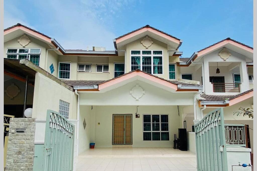 Lily Vacation Home At Cameron Highlands - 12 Pax,Free Wifi W Carporch Tanah Rata Dış mekan fotoğraf